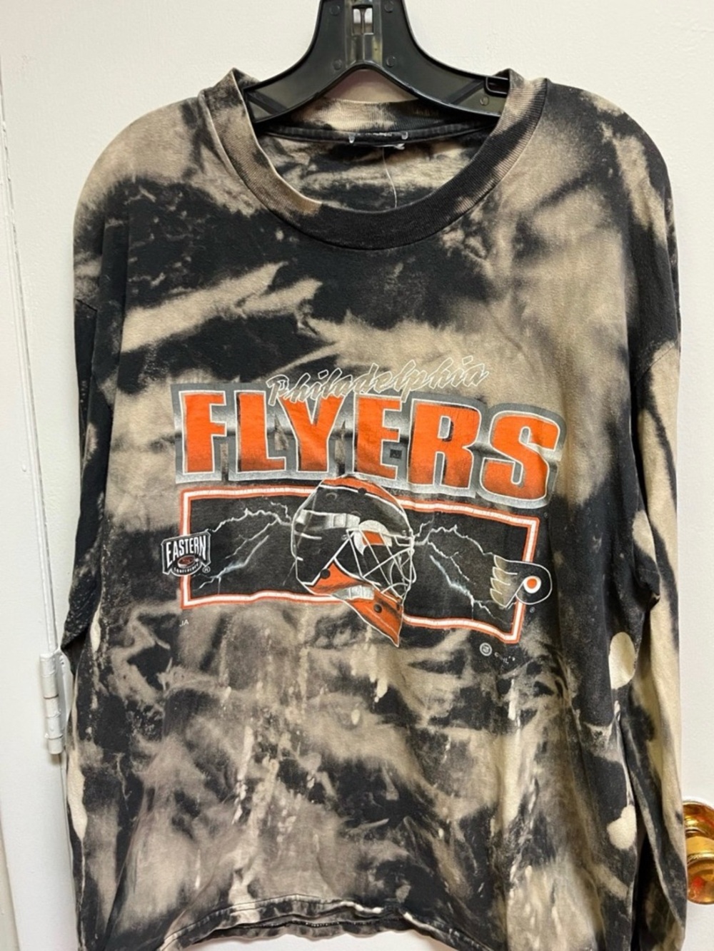 Philadelphia Flyers Tie-Dye Crewneck Sweatshirt - Black & Bleach